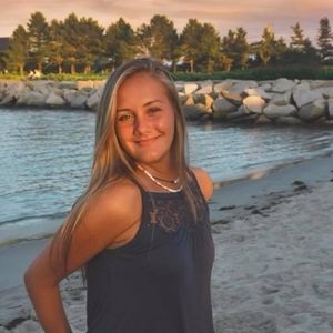 Meet your Posher, Alexis